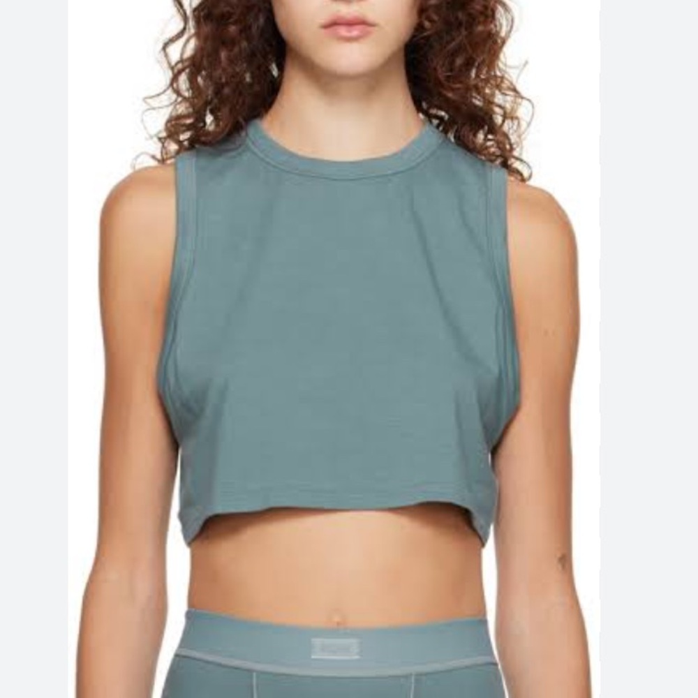 skims crop top